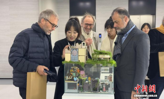 10��23��������(gu��)�����cӰҕ�猣�����L(zh��ng)��������W(xu��)�����c�Ӱ�W(xu��)Ժ(�L(zh��ng)Ӱ�Ӱ�W(xu��)Ժ)�^����W(xu��)����(chu��ng)���Ķ����(d��ng)��(hu��)��(ch��ng)���������� �z