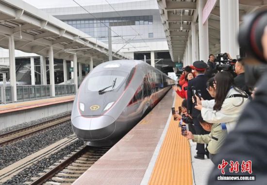 9��28�գ�G8166����܇���L(zh��ng)��ɽվʼ�l(f��)�����K�c(di��n)վ���(y��ng)��վ������ �z