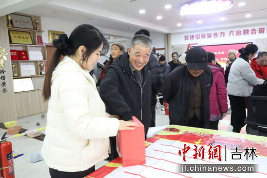 ���񅢼ӻ��(d��ng)�F(xi��n)��(ch��ng)�� ��ʯ��ί������/���D