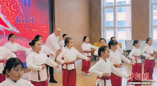 �����݆Tʷ����(qu��n)���ڽoС�W(xu��)�������n����ʯ���� �z