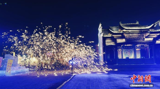 �����д����ϵ���Ļ��w�(y��n)��(ch��ng)������ʯ���� �z