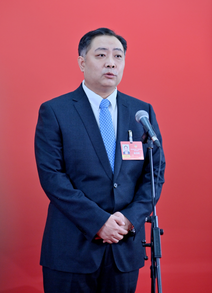 1��26���������f(xi��)����ʡ��ʮ����ί�T��(hu��)���ĴΕ�(hu��)�hί�Tͨ���ϣ��ބ���ش�ӛ���ᆖ�� ���� �z