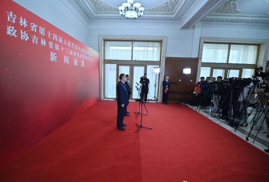 1��26���������f����ʡ��ʮ����ί�T�����ĴΕ��hί�Tͨ���������۝�(��һ)�ش�ӛ���ᆖ�� ���� �z