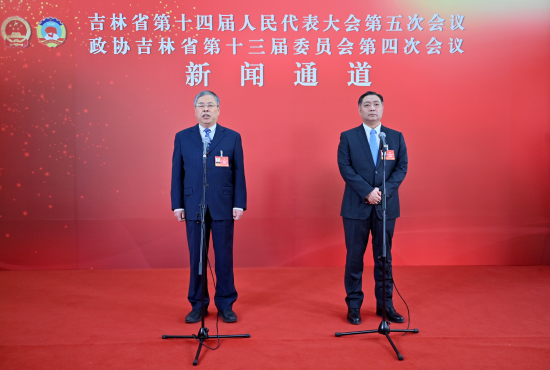 1��26���������f����ʡ��ʮ����ί�T�����ĴΕ��hί�Tͨ���ϣ����۝�(��һ)�ش�ӛ���ᆖ�� ���� �z