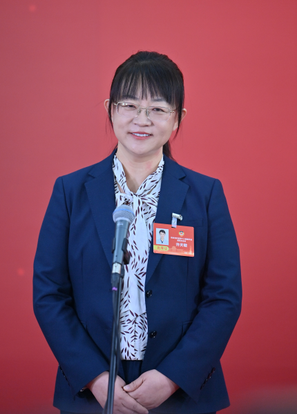 1��26�գ������f(xi��)����ʡ��ʮ����ί�T��(hu��)���ĴΕ�(hu��)�hί�Tͨ�������S�����ش�ӛ���ᆖ(w��n)�� ���� �z