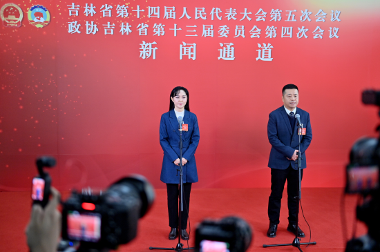 1��26�գ������f(xi��)����ʡ��ʮ����ί�T�����ĴΕ��hί�Tͨ�������u�B��(��һ)�ش�ӛ���ᆖ�� ���� �z