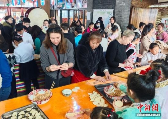 3��8�������ְ��D�����_˹�ο��w�(y��n)����ӡ��w���� �z